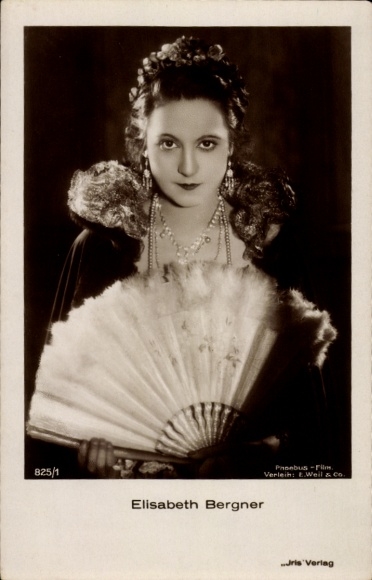 Postcard actress Elisabeth Bergner, portrait, fan