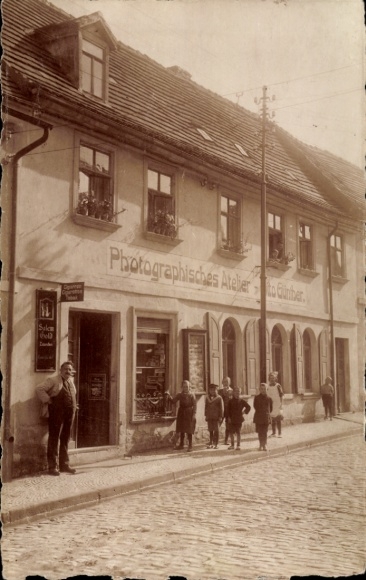 Foto Ak Hohenmölsen Burgenlandkreis, Geschäftshaus, Photographisches Atelier Otto Günther, Anwohner