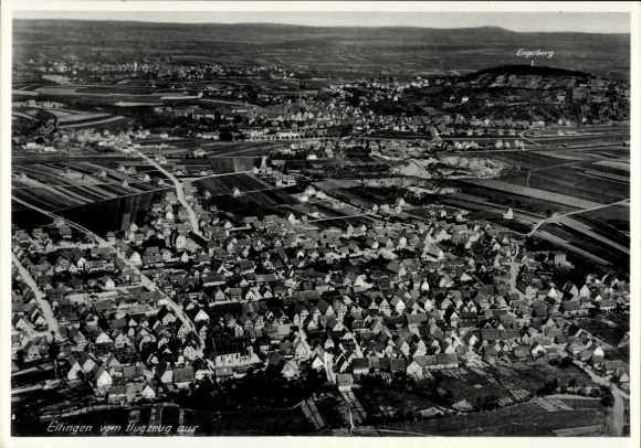 Ak Ellingen in Mittelfranken Bayern, Luftaufnahme von  Engelberg sichtbar, viele Häuser, Landscha