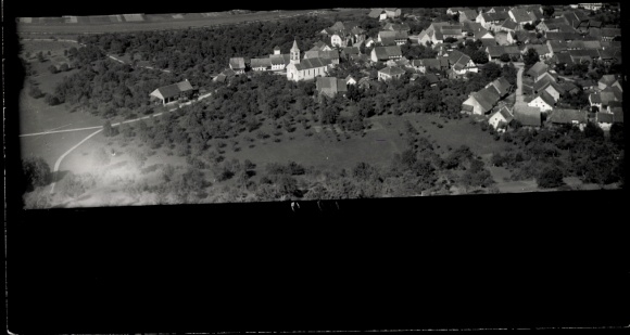 Postcard Oberlenningen Lenningen in Württemberg, village with church, surrounded by fields and meadows