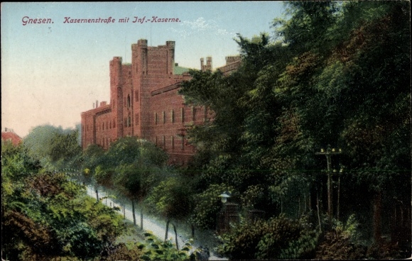 Postcard Gniezno Gnesen Posen, Kasernenstrasse with infantry barracks