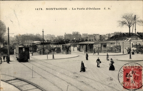 Postcard Montrouge Hauts de Seine, tram, view, people on the street, architecture