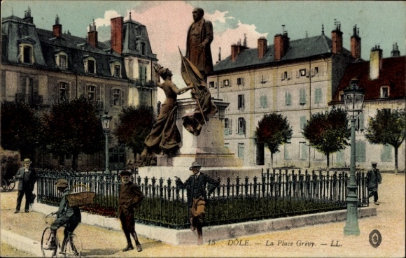 Postcard Dole Jura, statue on square, surrounded by trees, children and cyclists