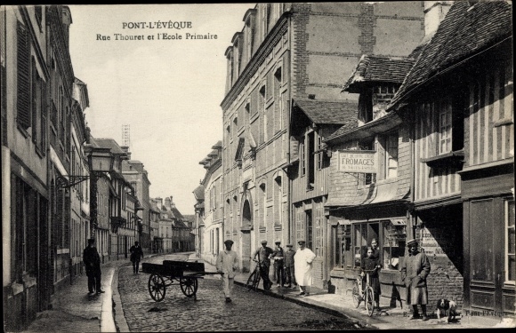 Ak Pont l Eveque Calvados, Rue Thouret et l'Ecole Primaire