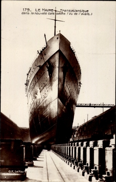 Postcard Le Havre, Transatlantique dans la new cale sèche, dry dock, steamer