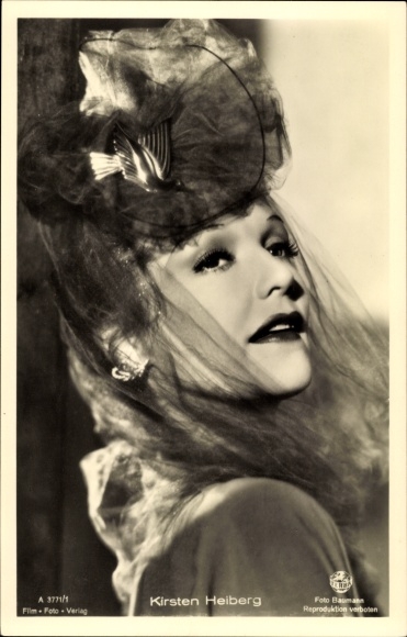 Postcard actress Kirsten Heiberg, portrait, hat, veil