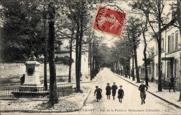 Ak Clamart Hauts de Seine, Viertelstraße mit Bäumen, Monument Schneider, Kinder in Kleidung