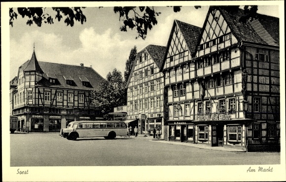 Ak Soest in Noordrijn-Westfalen, Am Markt, bus, G. A . Raabe, Engelapotheek