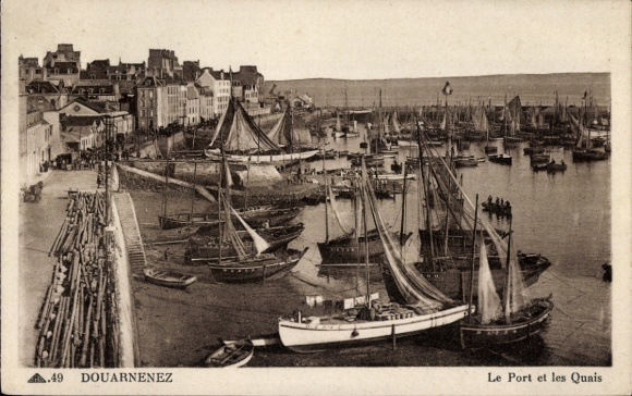 Postcard Douarnenez Finistère, the port and the quays
