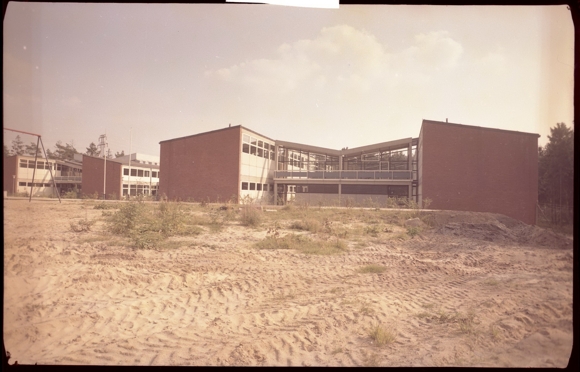 8 celluloid negatieven in Schwanewede in Nedersaksen, school, begraafplaats, winkel