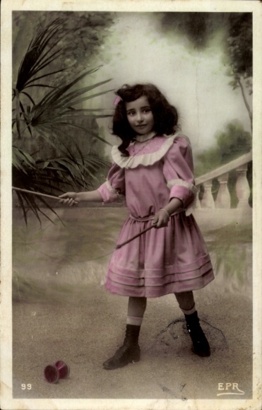 Ak Mädchen beim Spielen, Diabolo