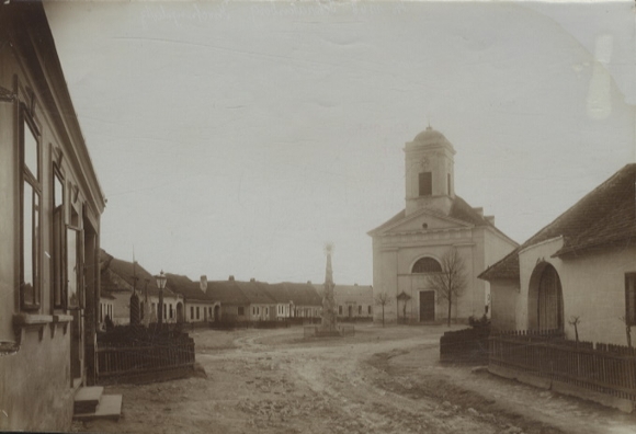 Original photo of Schrattenberg in Lower Austria, church square, around 1900