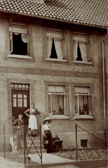 Photo Postcard Lamspringe in Lower Saxony, residential house, family