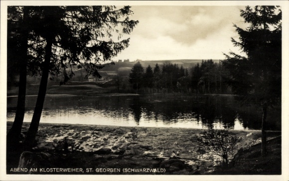 Ak Sankt Georgen im Schwarzwald, Abend am Klosterweiher
