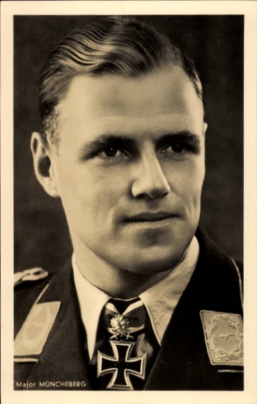 Odznaczony Krzyżem Rycerskim KP majora Luftwaffe Joachima Müncheberga, Liście Dębu z Mieczami