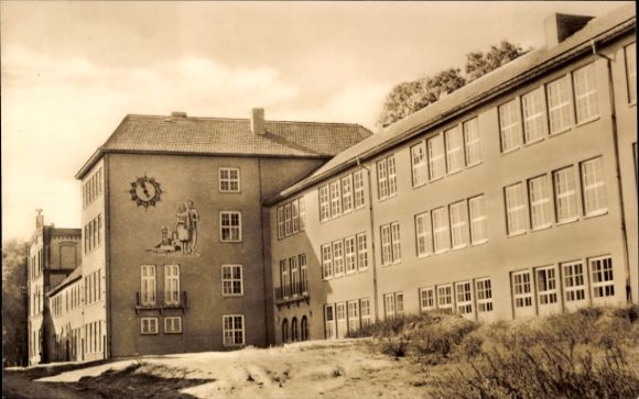 Ak Hettstedt im Südharz, Erweiterte Oberschule,  Gebäude mit Fenstern, alte Architektur