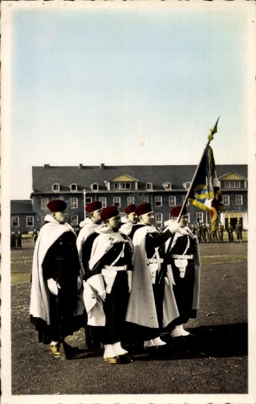 Picture French soldiers in uniforms, standard