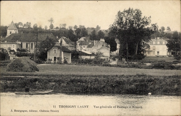 Ak Thorigny Lagny Seine et Marne, Vue generale, Passage a Niveau