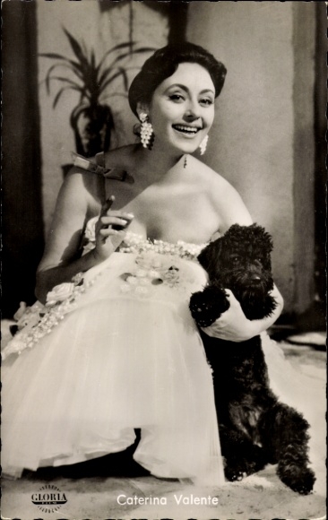 Ak Schauspielerin Caterina Valente, Pudel, Portrait, Film Du bist Musik