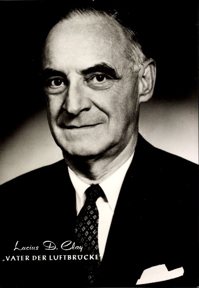Ak Lucius D. Clay, Militärgouverneur der amerikanischen Besatzungszone, Vater der Luftbrücke