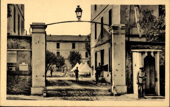 Ak Blida Algerije, Salignac Fenelon-kwartier van de 63e Artillerie, ingang