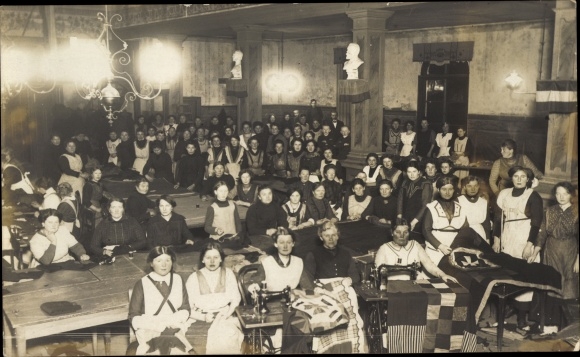 Photo Postcard Women with sewing machines, seamstresses