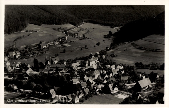 Ak Klosterreichenbach Baiersbronn im Schwarzwald, Luftaufnahme, ländliche Landschaft, Häuser, Fel