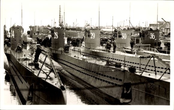 Foto Ak Deutsche Kriegsschiffe, U-Boote U28, U29, U30, Kriegsmarine