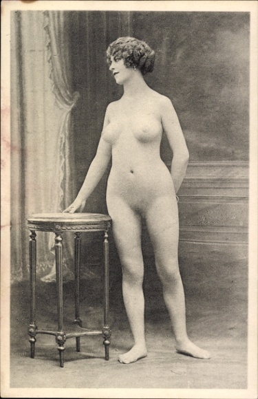 Foto Frauenakt, Stehender Akt, Busen, Scham, Beine