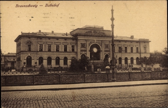 Ak Braunschweig in Niedersachsen, Bahnhof, Straßenseite
