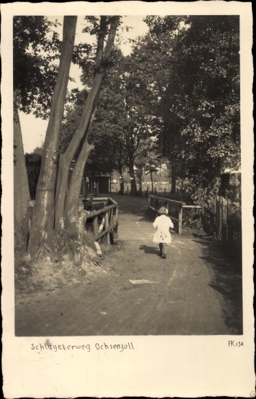 Photo Postcard Hamburg Nord Langenhorn, Ochsenzoll, girls on the Schlageterweg