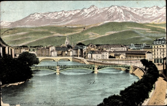 Ak Grenoble Isère, Stadtansicht von  Brücken, Berge im Hintergrund
