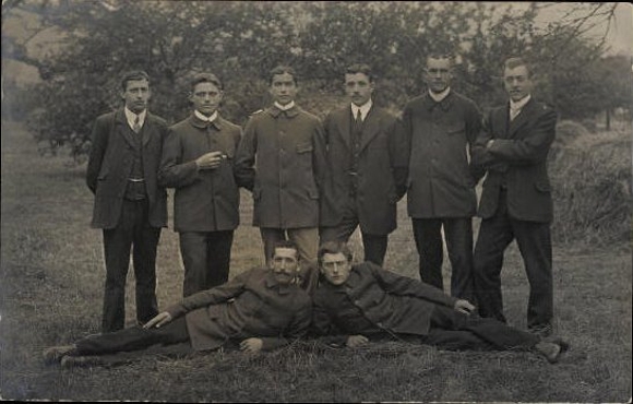 10 old photo PC groups of men, various motifs