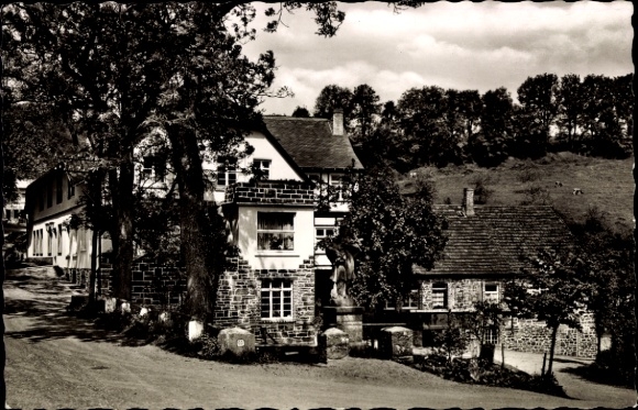 Ak Grevenstein Meschede im Sauerland, Gaststätte zur Mühle,  Sauerland, Schwarz-Weiß-Foto