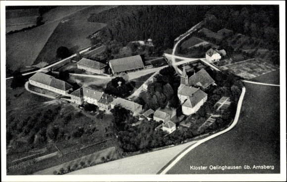 Ak Holzen Arnsberg im Sauerland, Kloster Oelinghausen, Luftbild des Klosters, umgebende Landschaf
