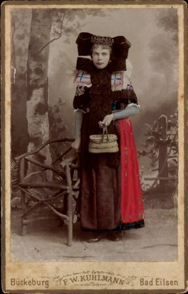 CdV Bückeburg, woman in folk costume