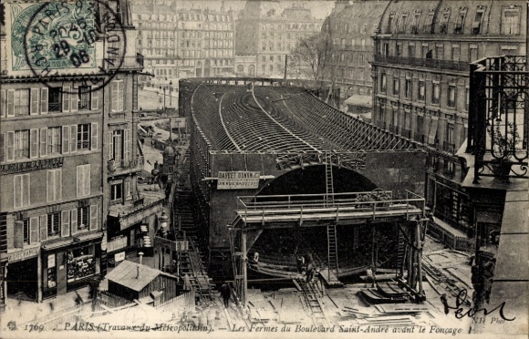 Postcard Paris VI., Travaux du Metropolitain, Les Fermes du Boulevard Saint Andre avant le foncage, Tunnel