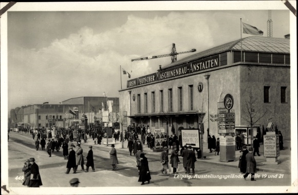 Postcard Leipzig in Saxony, Association of German Mechanical Engineering Establishments, Exhibition Grounds, Halls 19 and 21