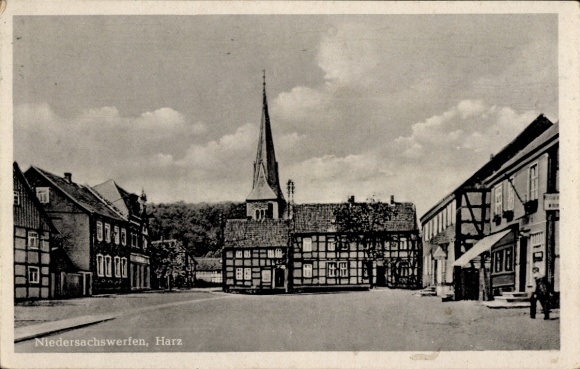 Ak Niedersachswerfen Harztor in Thüringen, Platz, Fachwerkhäuser, Kirchturm