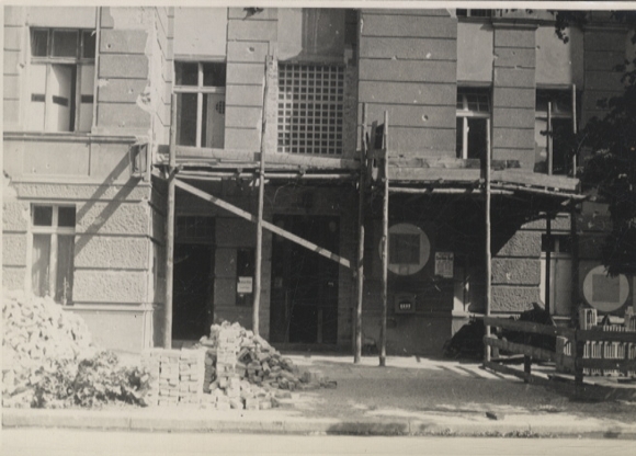 Original Foto Berlin Wilmersdorf, Trautenauklinik in der Trautenaustraße 5, um 1946, ca. 12 x 17 cm