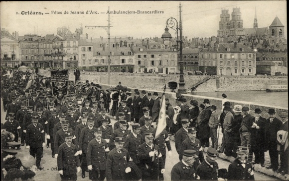 Postcard Orléans Loiret, Joan of Arc festivities, carrying ambulances