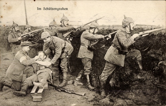 Ak Im Schützengraben, Soldaten mit Gewehren