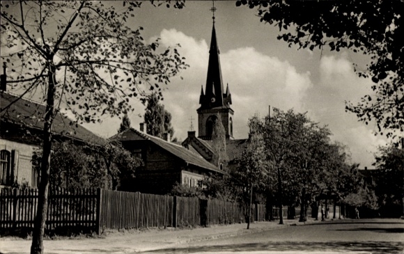 Ak Wolfen in Saksen Anhalt, Kirchstrasse met protestantse kerk
