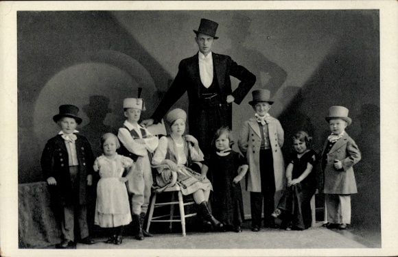 Postcard Lilliputian Artist Troupe
