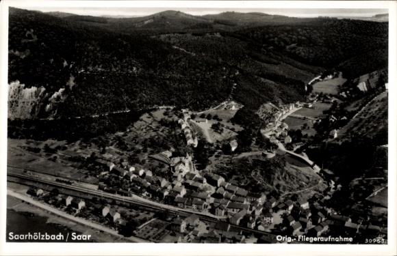 Postcard Saarhölzbach Mettlach in Saarland, aerial view of landscape, hills, houses, railway track