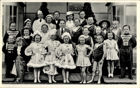 Postcard CH Schäfers Circus City Liliput, costumes, group photo
