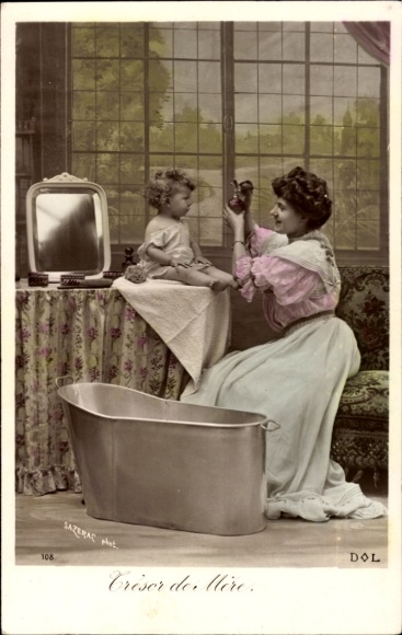Postcard Cresor de Mere, Woman with Child