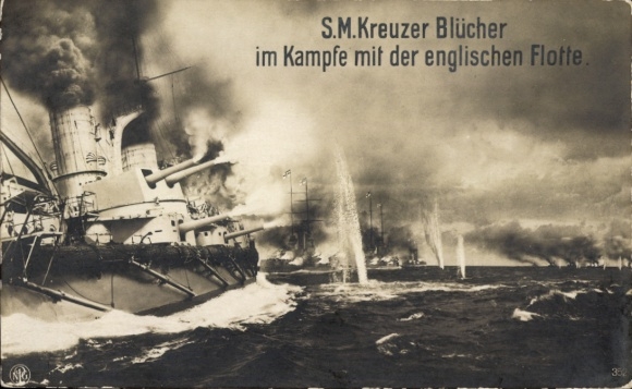Ak S.M. Kreuzer Blücher im Kampfe mit der englischen Flotte