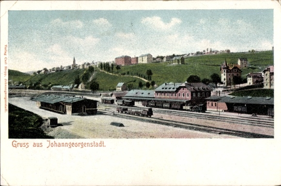 Ak Johanngeorgenstadt im Erzgebirge Sachsen, Bahnhof Gleisseite, Stadt