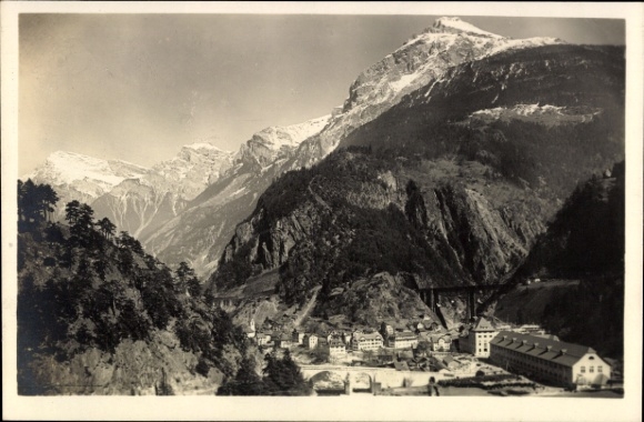 Ak Amsteg Silenen Kanton Uri, Berglandschaft, Gotthardbahn, Kraftwerk, Amsteg